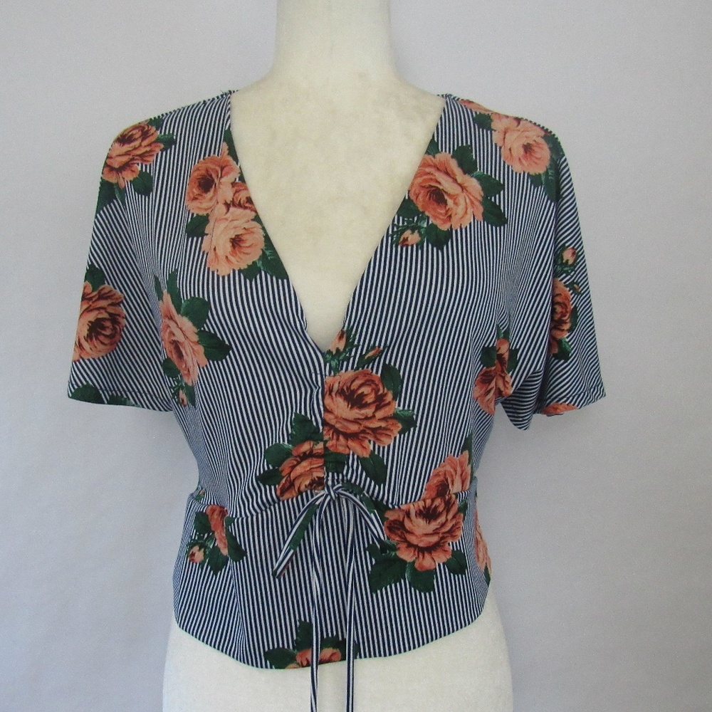 Juniors Sz XL Cropped Striped Floral Top